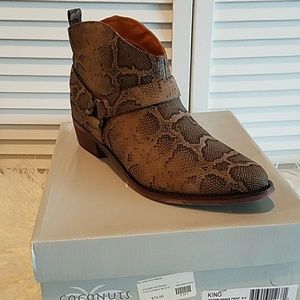Coconuts snake booties